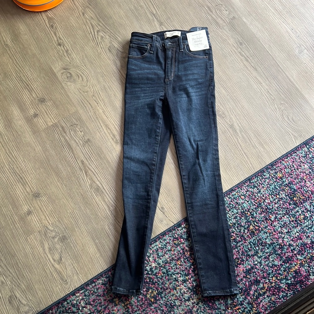 Brand new Abercrombie and Fitch super skinny high rise in size 23